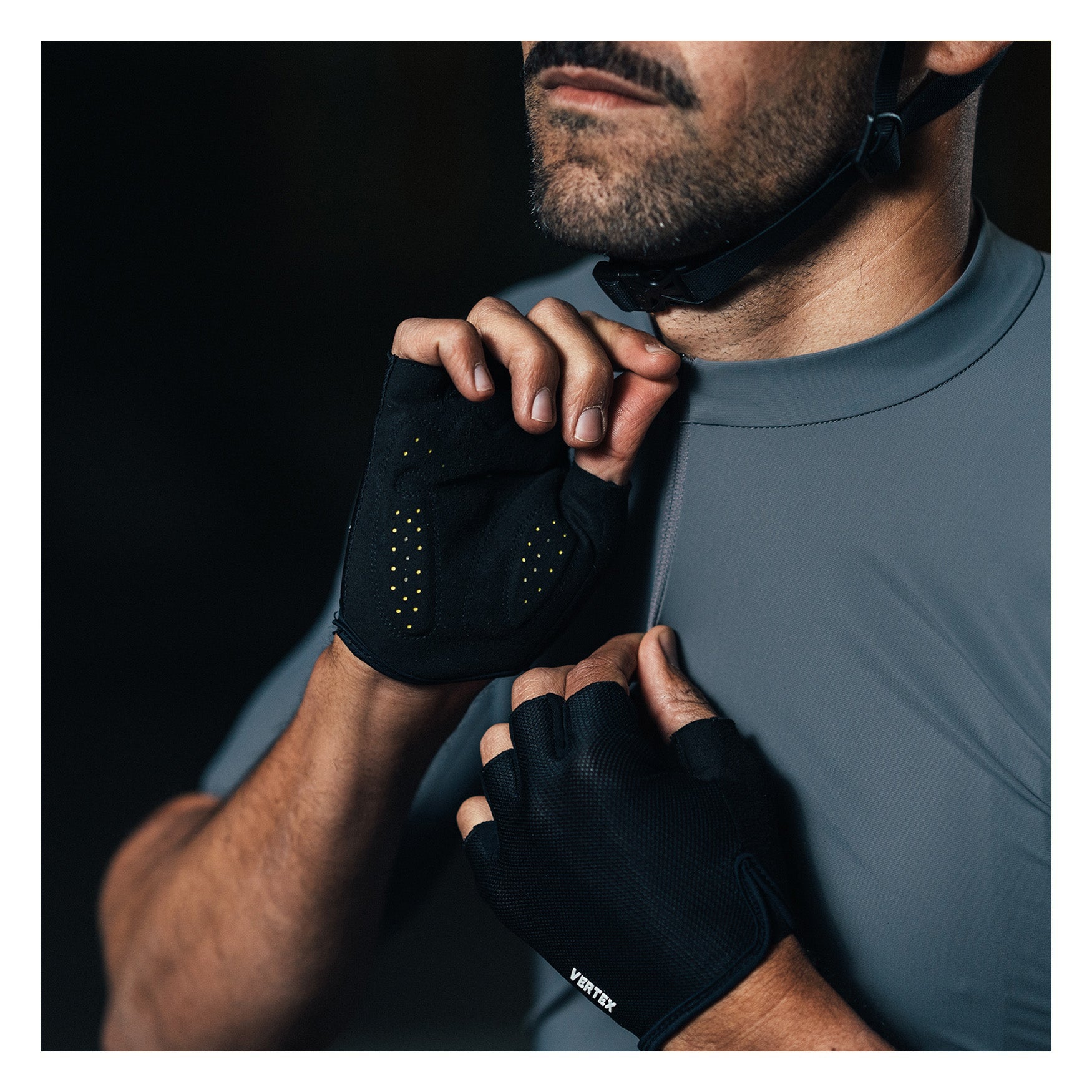 Essence Gloves / Black