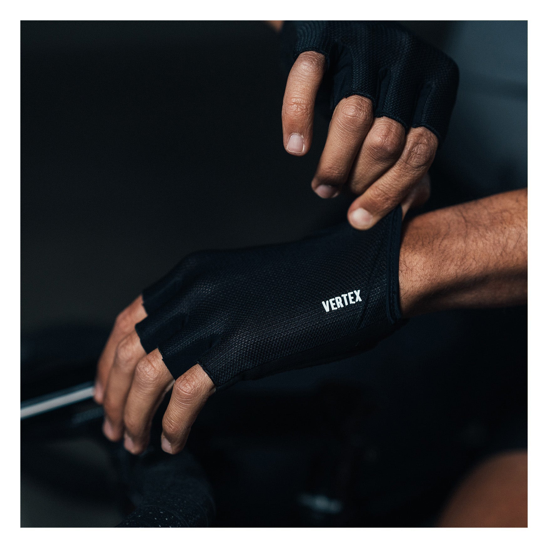 Essence Gloves / Black